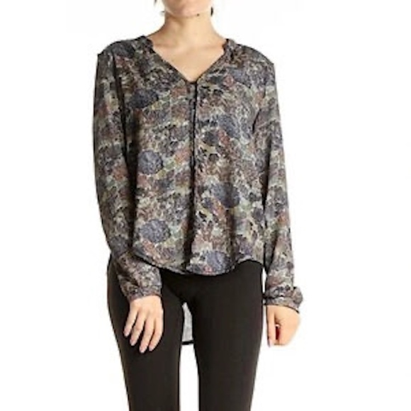 ASTR The Label Printed Floral All Day Blouse in Grey Multi Size Medium - Picture 1 of 10